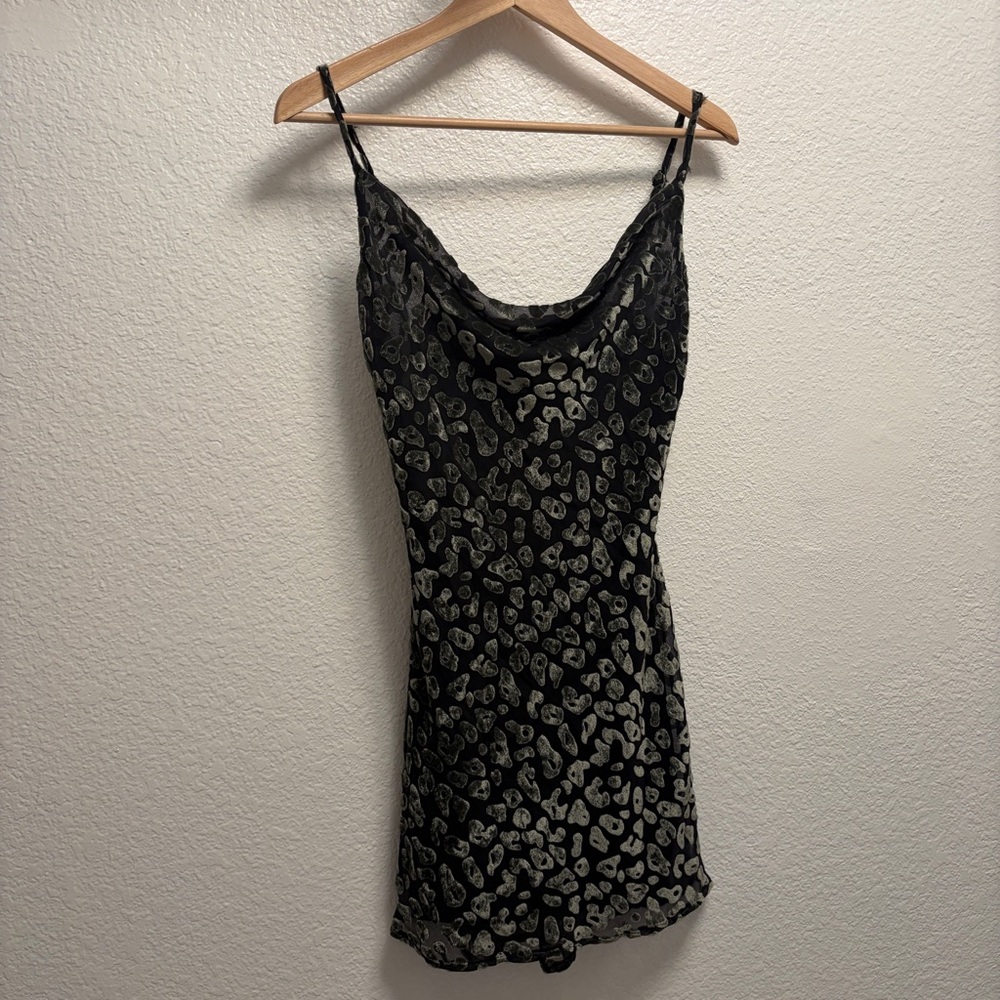 Lulu’s Velour leopard print mini dress women’s size XS Black and Green lined